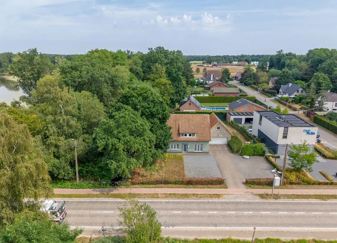 Steenweg op Ravels 305