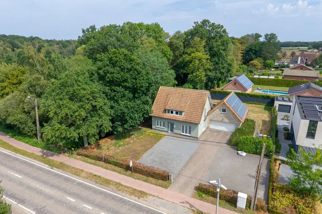 Steenweg op Ravels 305  