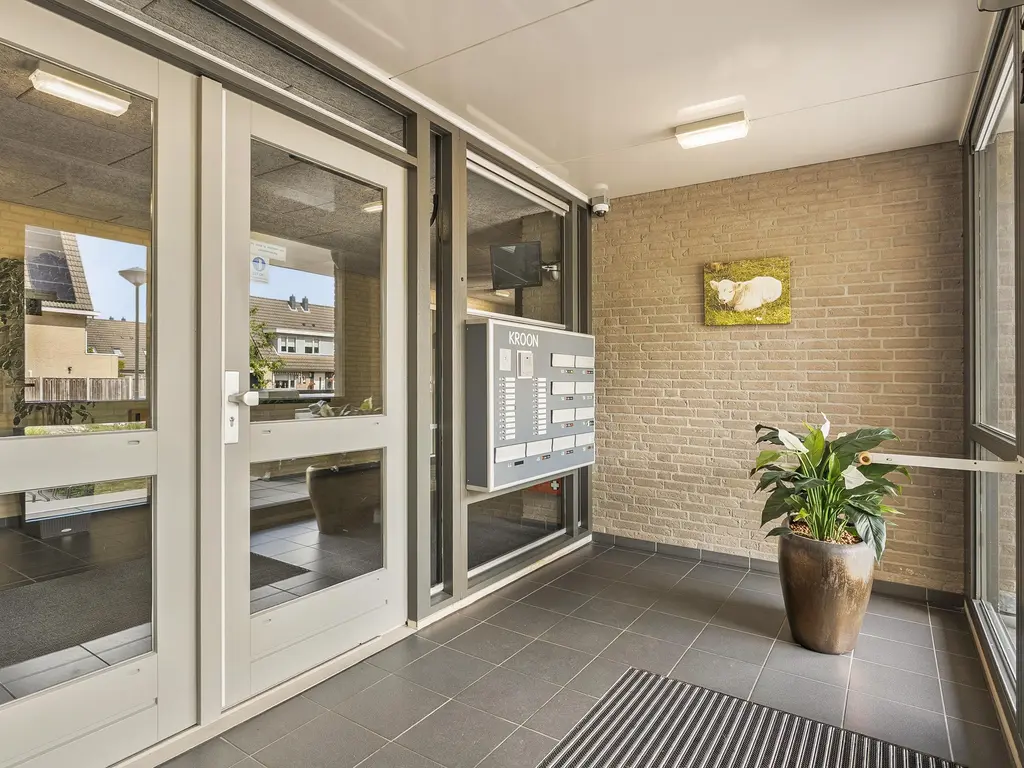Kroon 20, RHOON