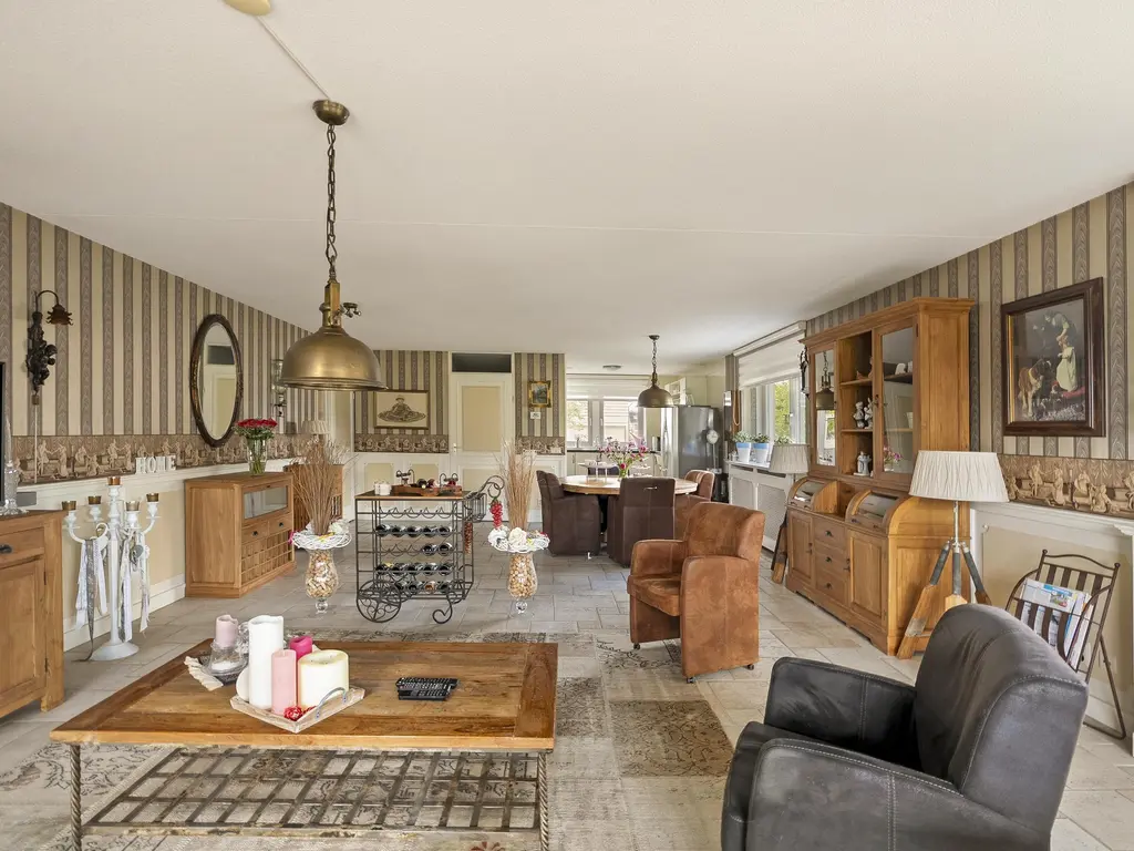 Kroon 20, RHOON