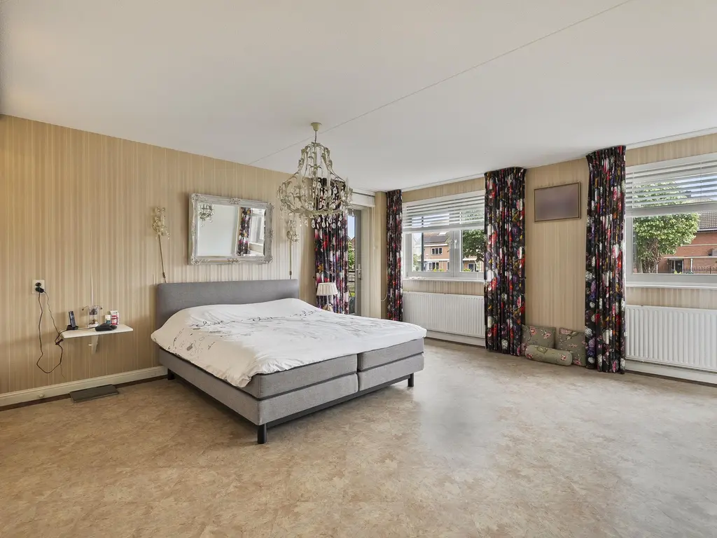 Kroon 20, RHOON