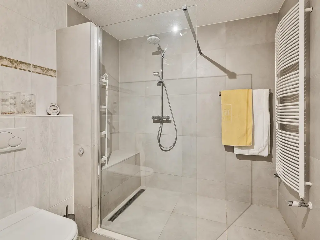 Kroon 20, RHOON