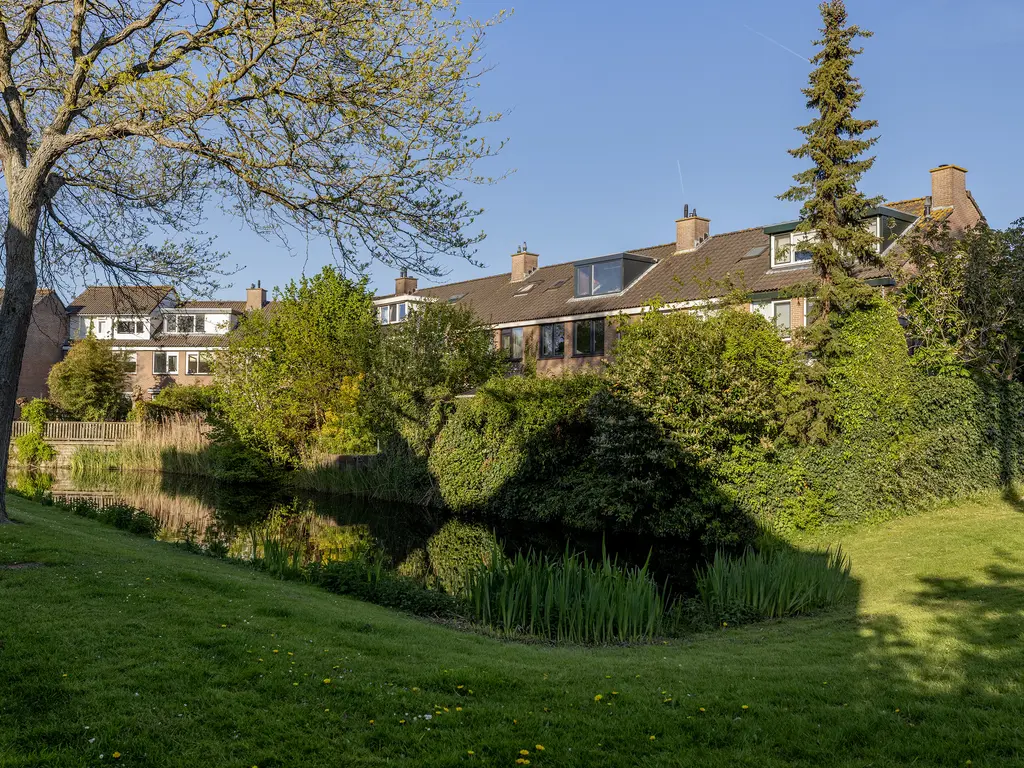 Karveel 10, BARENDRECHT