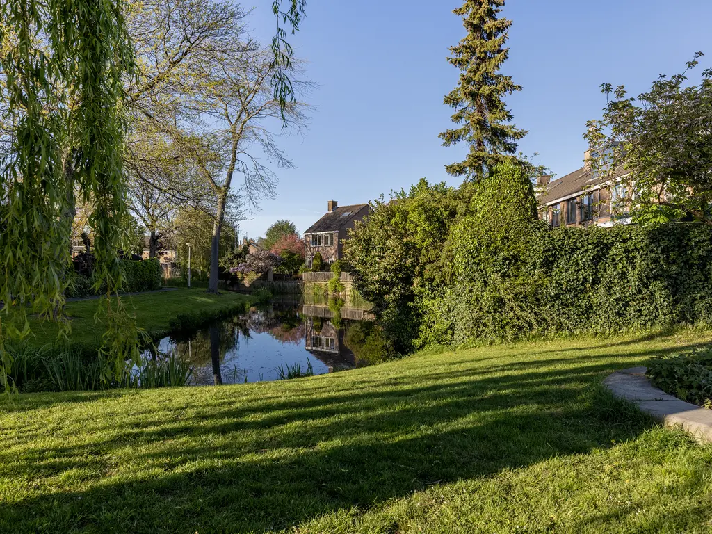 Karveel 10, BARENDRECHT