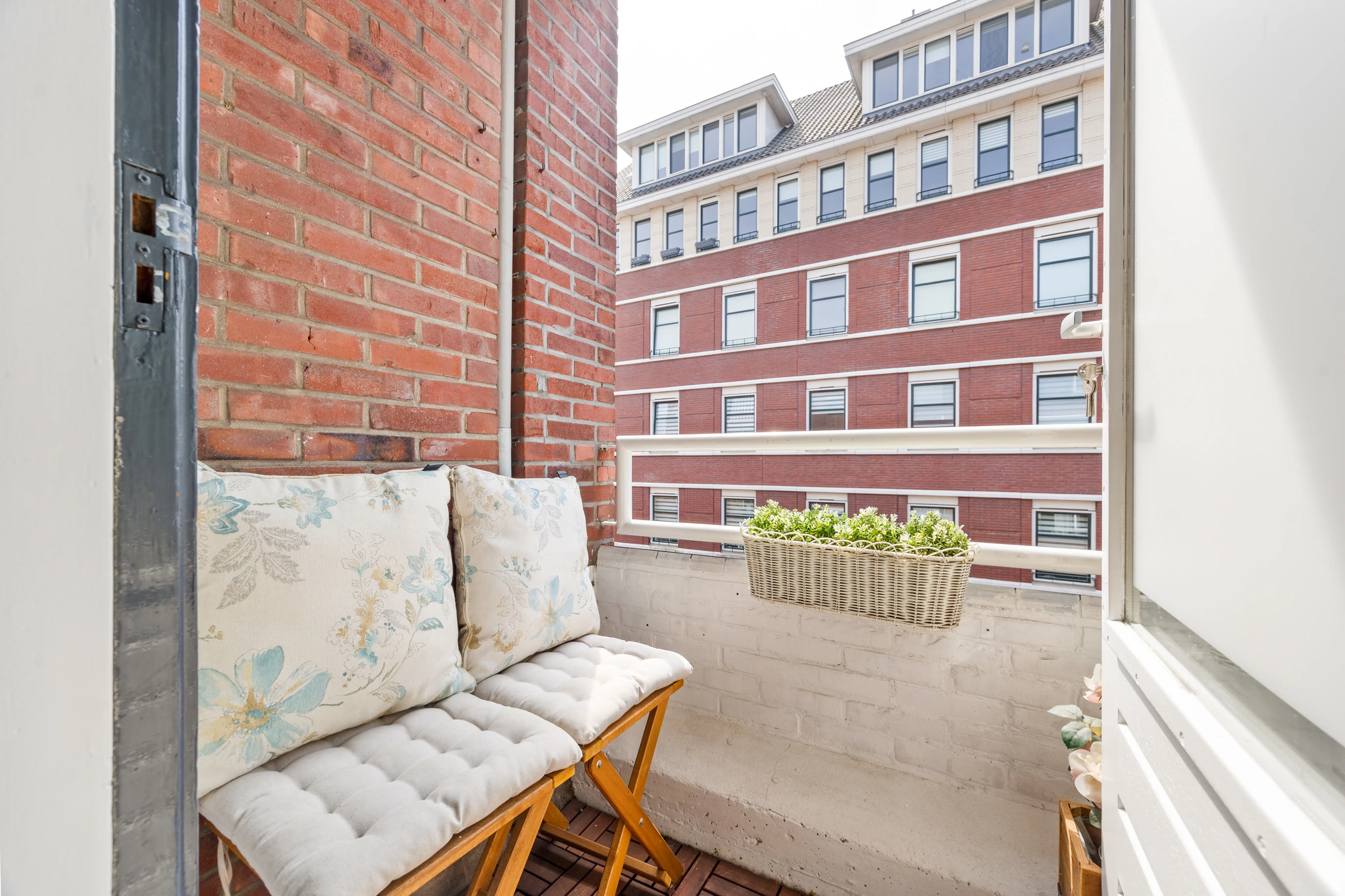 Damstraat 28