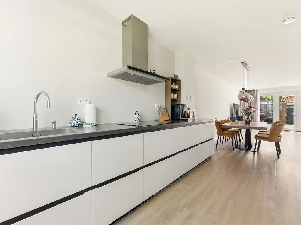 Pieter van den Hoogenbandstraat 12, SCHIEDAM