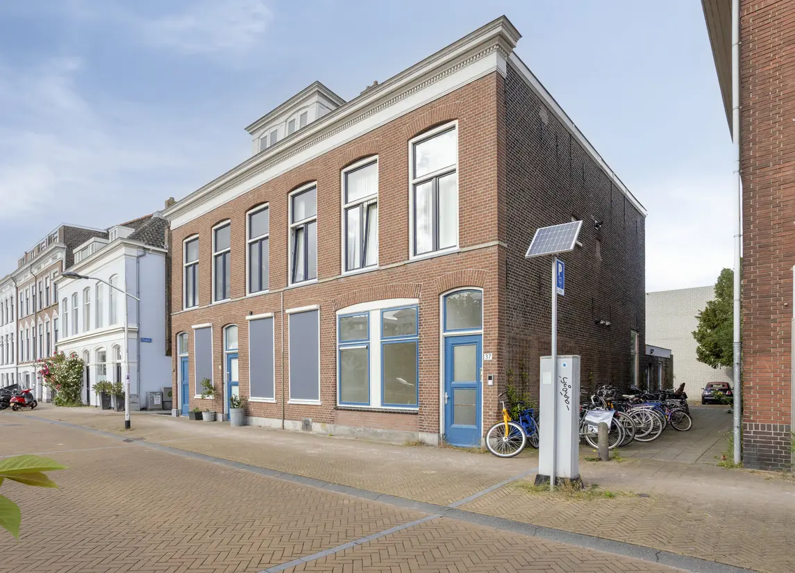 Spoorsingel 38
