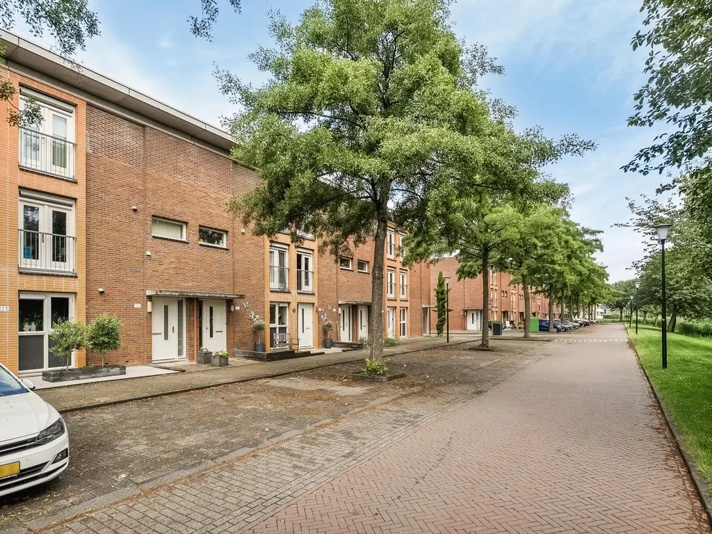Lijsterbeswede 121, BARENDRECHT