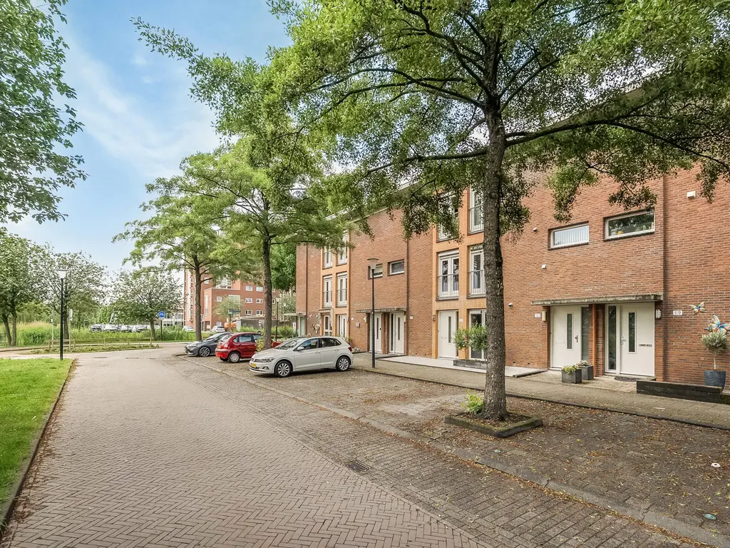 Lijsterbeswede 121, BARENDRECHT