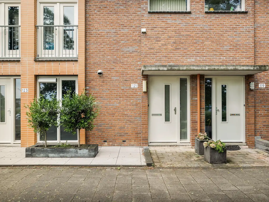 Lijsterbeswede 121, BARENDRECHT