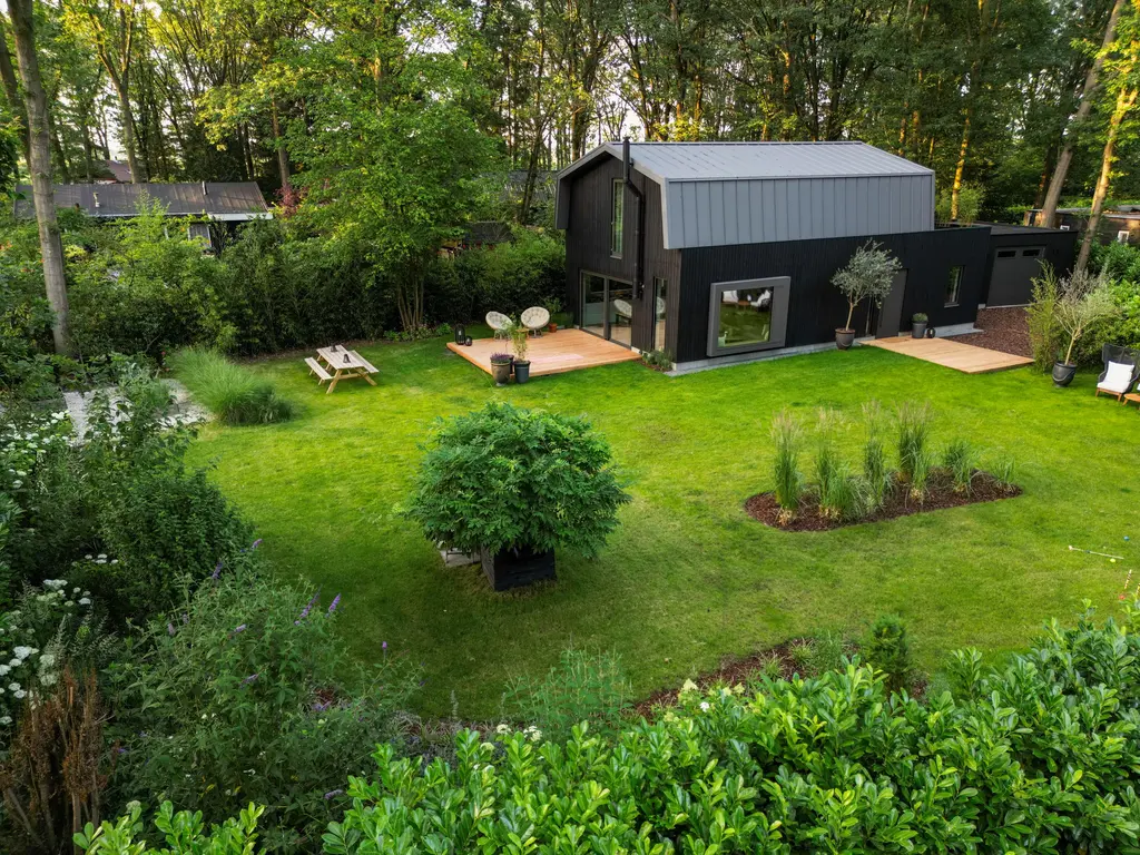 De Stille Wille 29, OOST WEST EN MIDDELBEERS