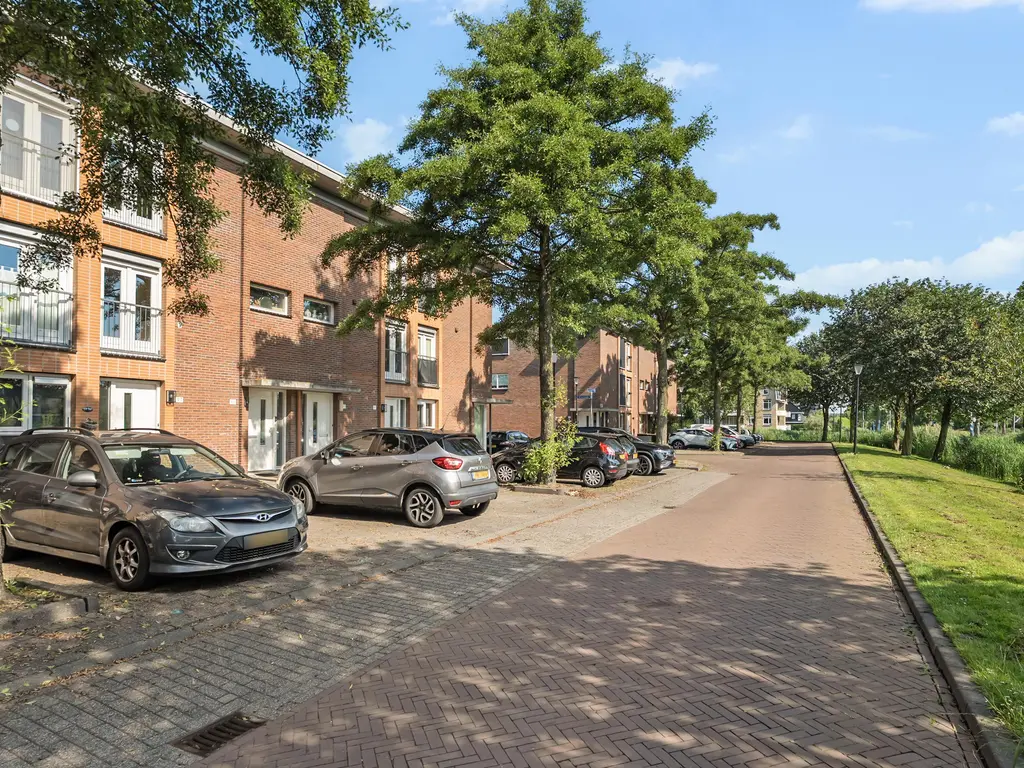 Lijsterbeswede 95, BARENDRECHT