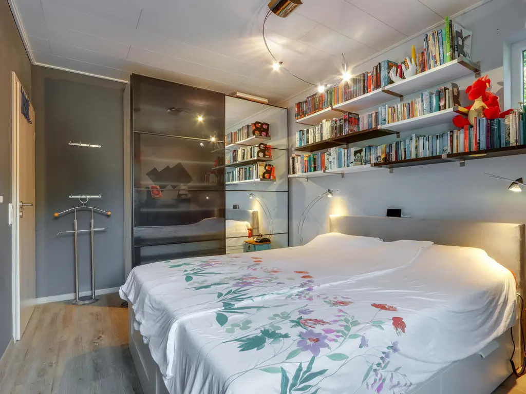 Lindholm 241, HOOFDDORP