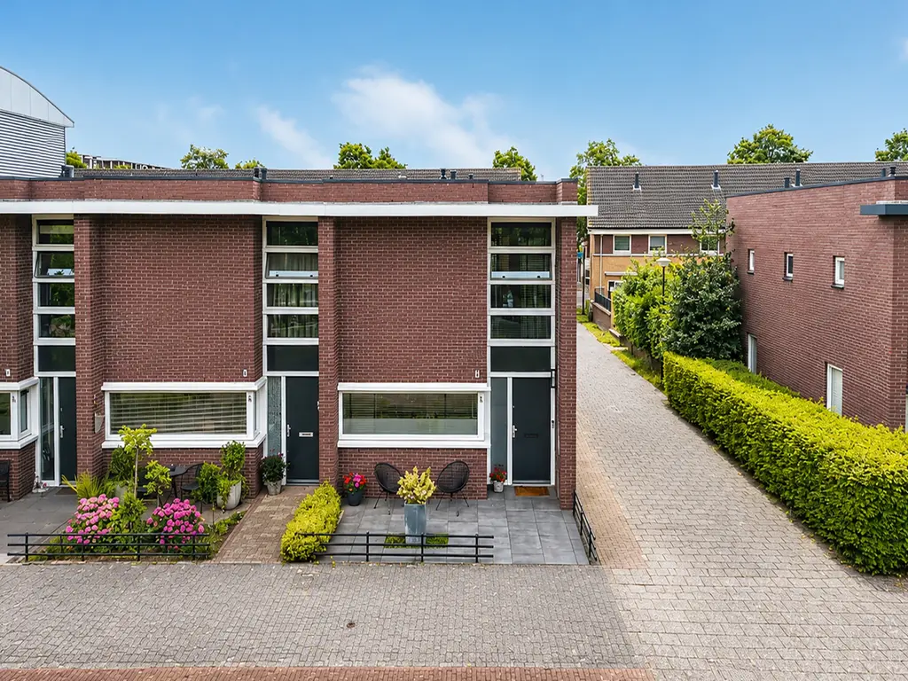Bratislavahof 18, Den Haag