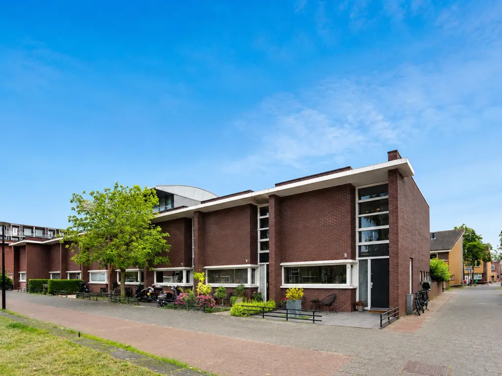 Bratislavahof 18, Den Haag
