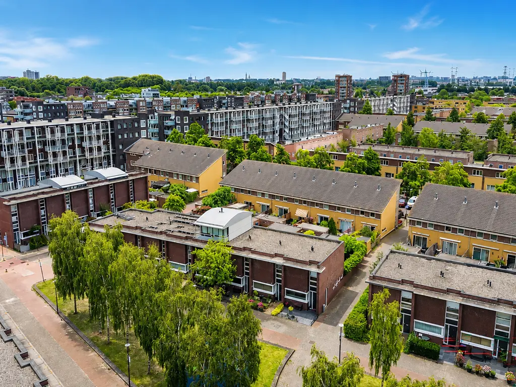 Bratislavahof 18, Den Haag