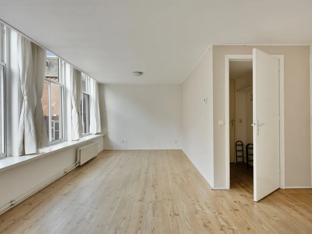 Hogewoerd 102B, Leiden