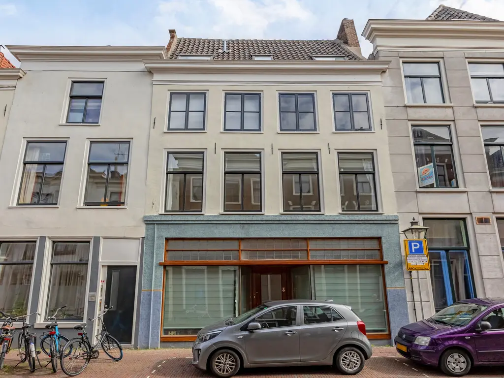 Hogewoerd 102B, Leiden