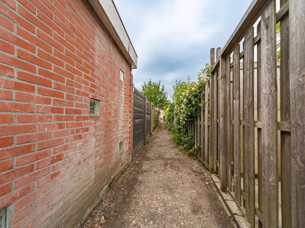 Burgemeester Honijkstr 7, VENHUIZEN