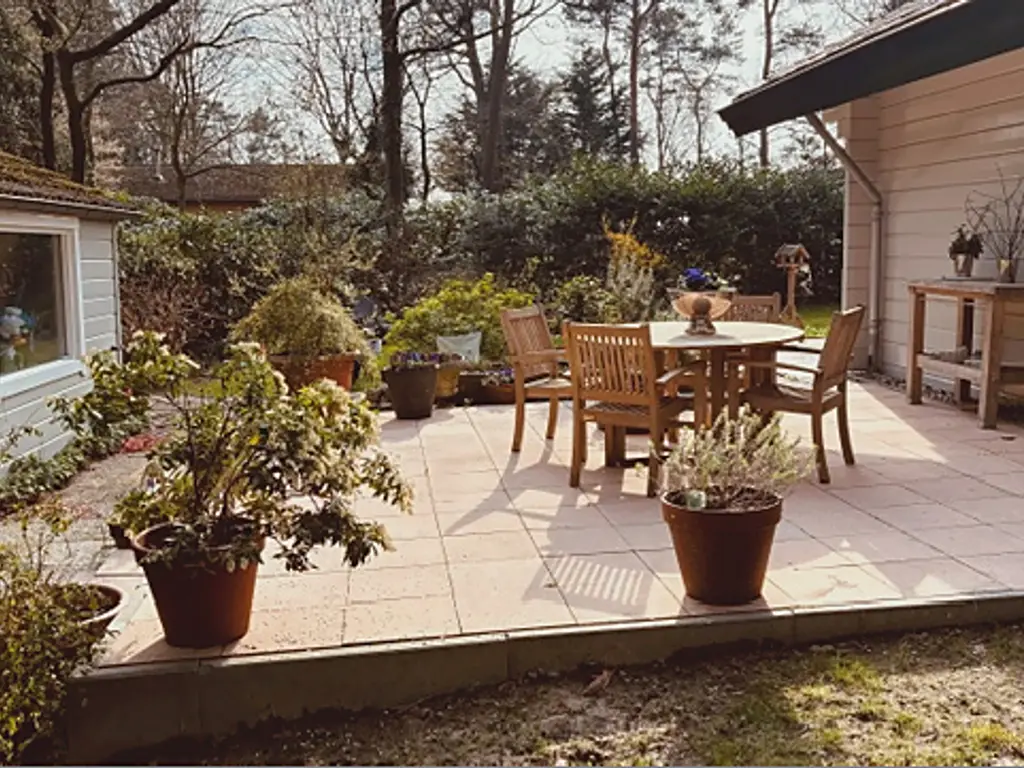 De Stille Wille 55, OOST WEST EN MIDDELBEERS