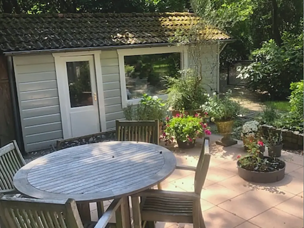 De Stille Wille 55, OOST WEST EN MIDDELBEERS