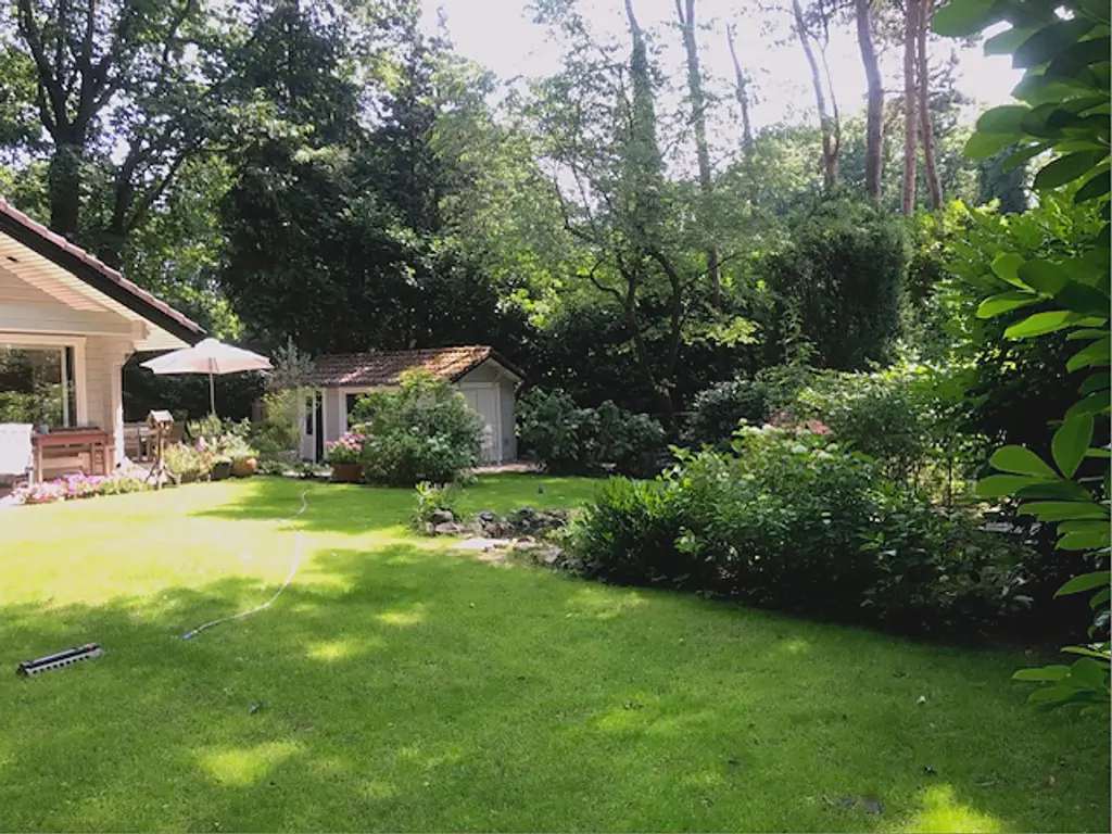 De Stille Wille 55, OOST WEST EN MIDDELBEERS