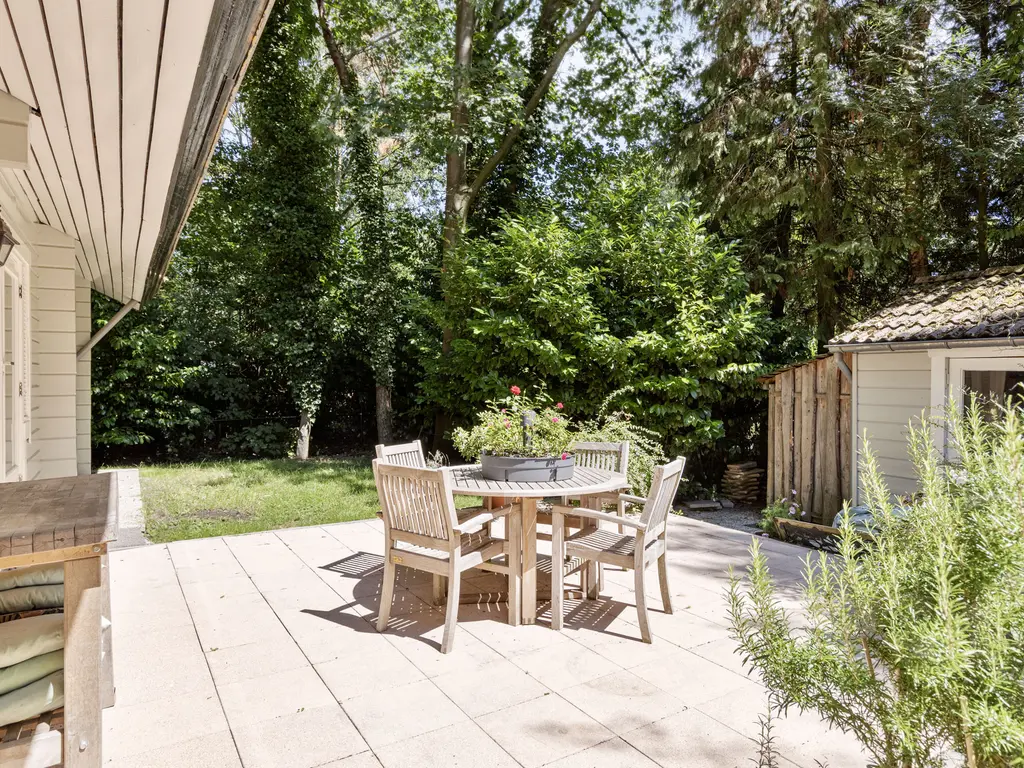 De Stille Wille 55, OOST WEST EN MIDDELBEERS
