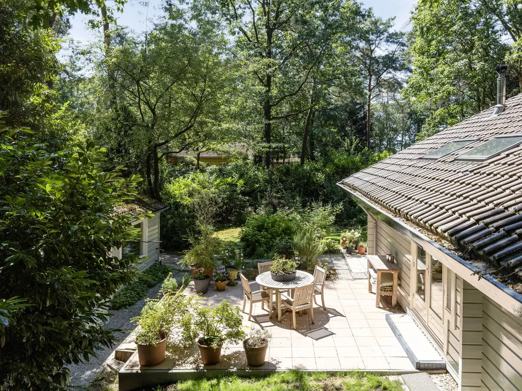 De Stille Wille 55, OOST WEST EN MIDDELBEERS