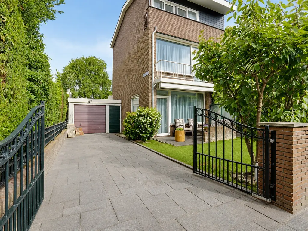 Prins Bernhardlaan 1, Leidschendam