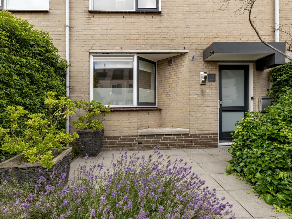 Bizetstraat 75, BARENDRECHT