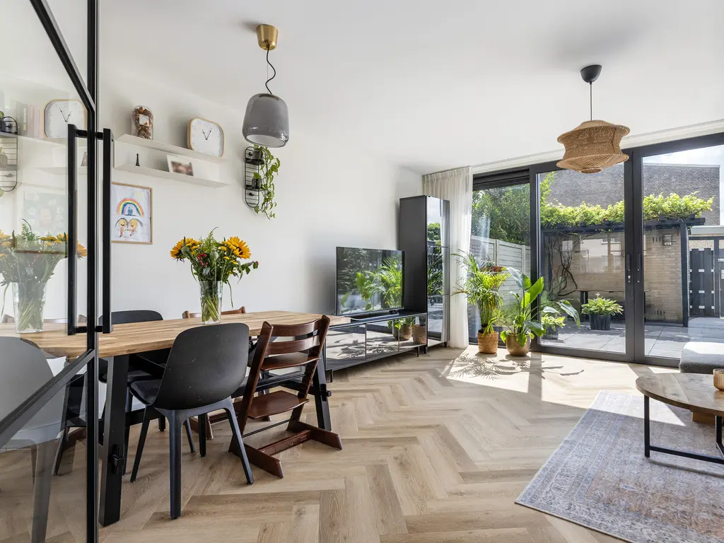 Bizetstraat 75, BARENDRECHT