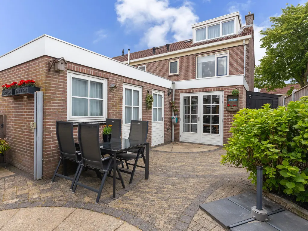Nicolaes van Stellingwerffstraat 11, MEDEMBLIK