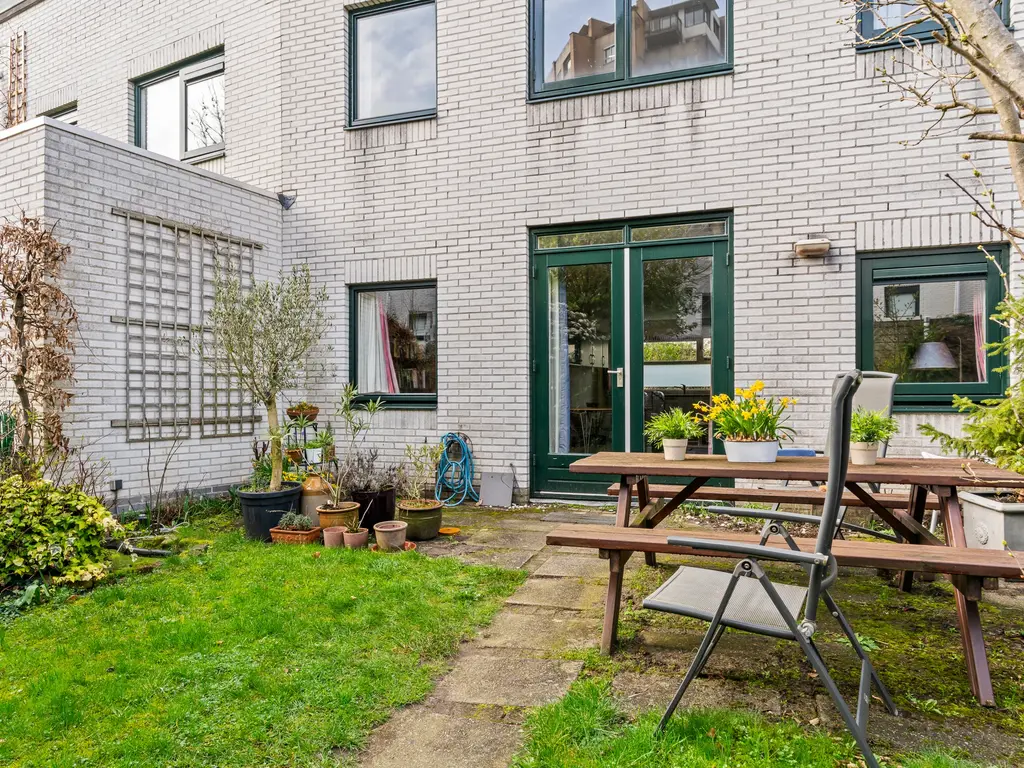 Chris de Jongstraat 8, Leiden