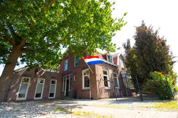Middenweg 14
