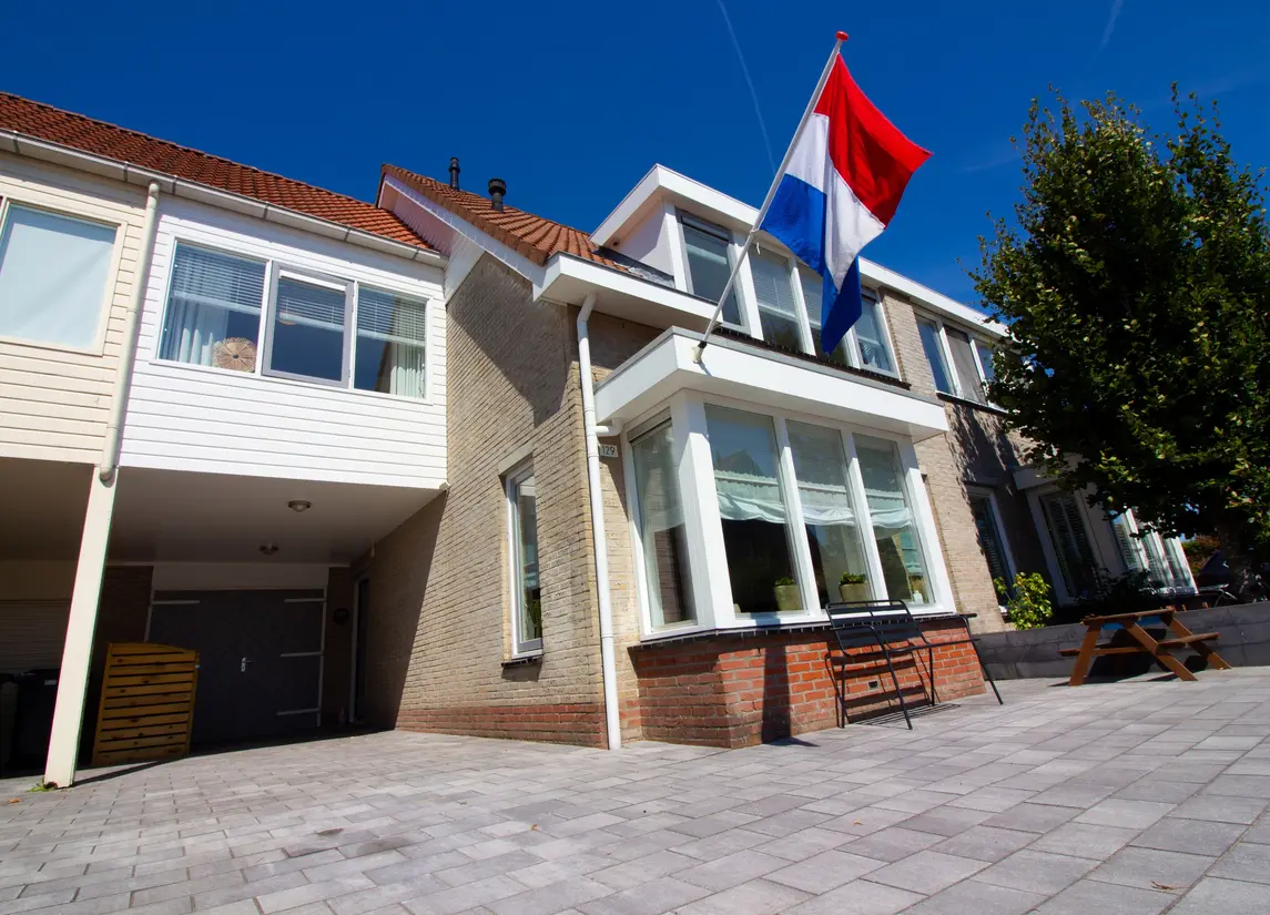 Middenweg 129