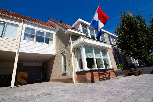 Middenweg 129