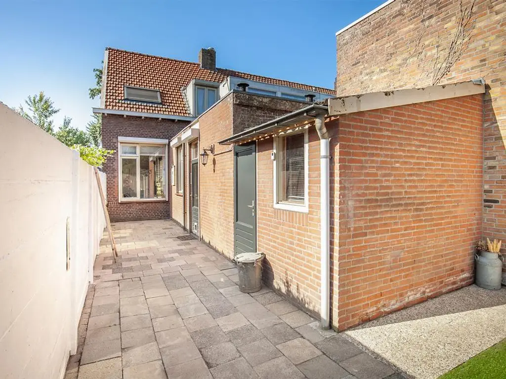Blyde Incomstelaan 7, WAALWIJK