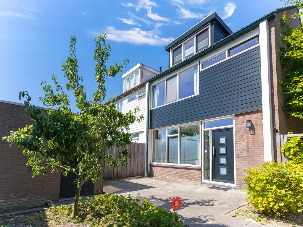 Karos 70, HOORN