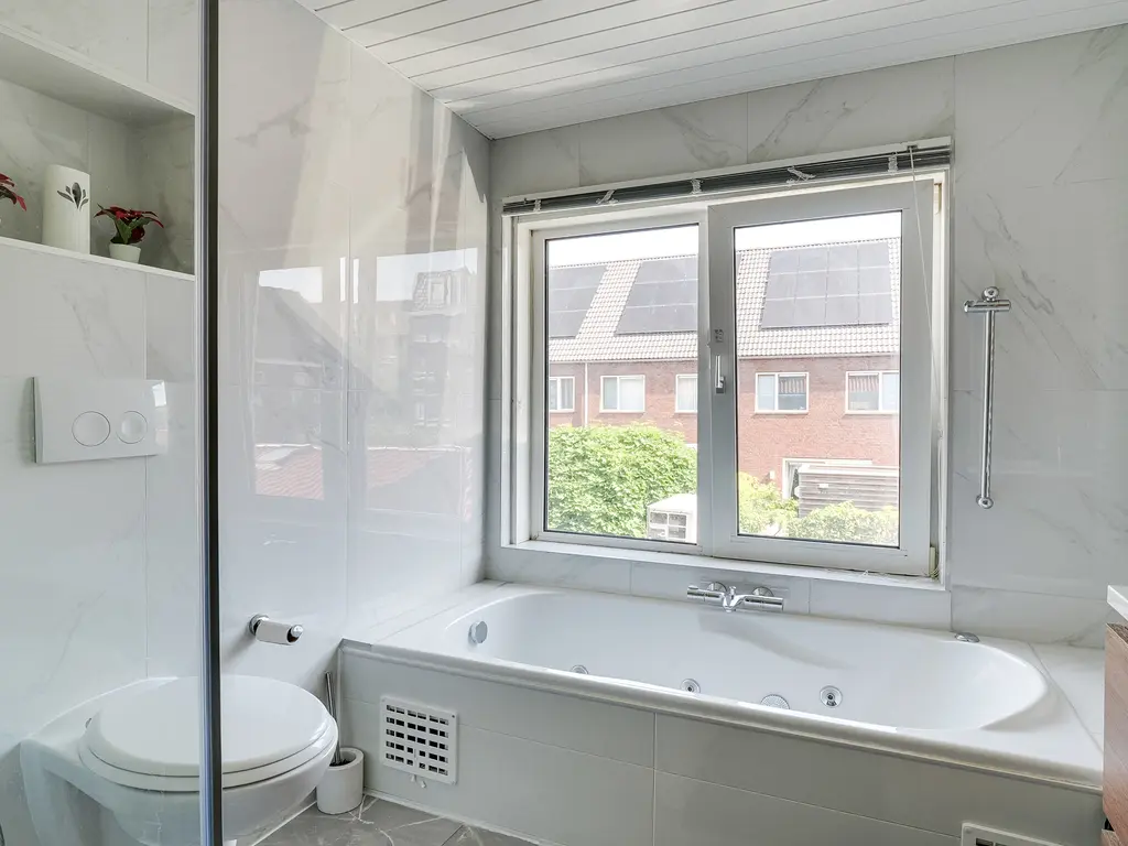 Nyeveltstraat 23, DE MEERN