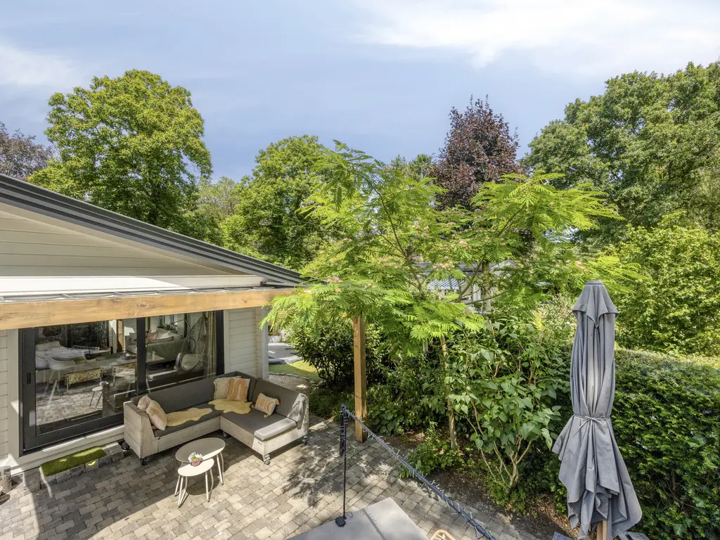 De Stille Wille 319, OOST WEST EN MIDDELBEERS
