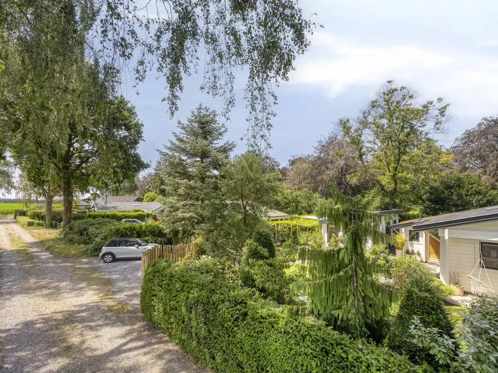 De Stille Wille 319, OOST WEST EN MIDDELBEERS