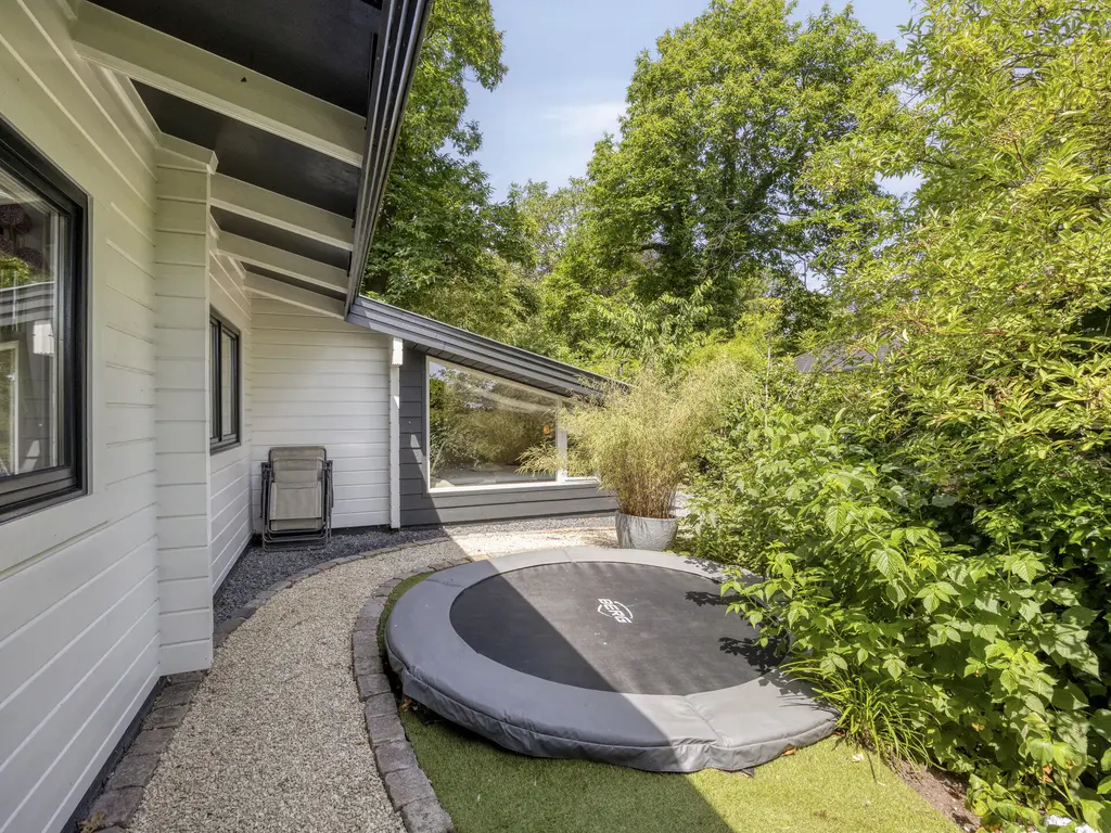 De Stille Wille 319, OOST WEST EN MIDDELBEERS