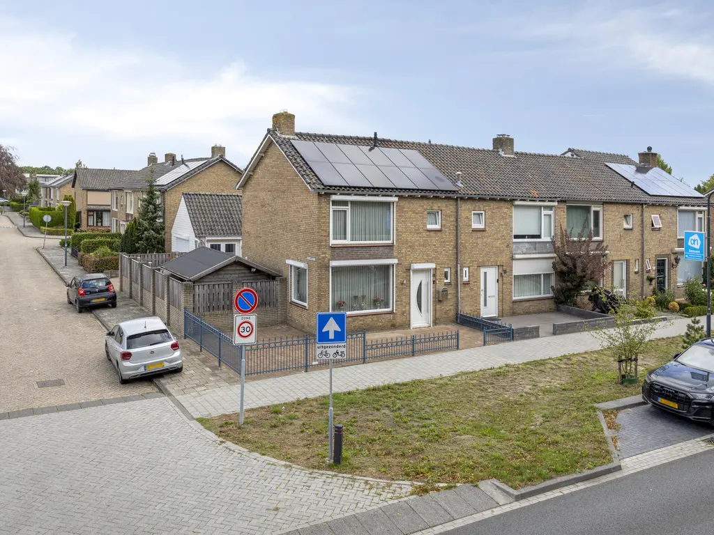 Groenewoudlaan 12, Waalwijk