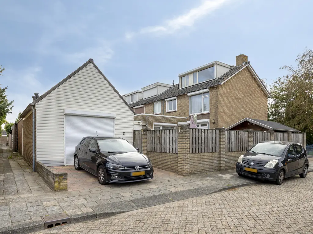 Groenewoudlaan 12, Waalwijk