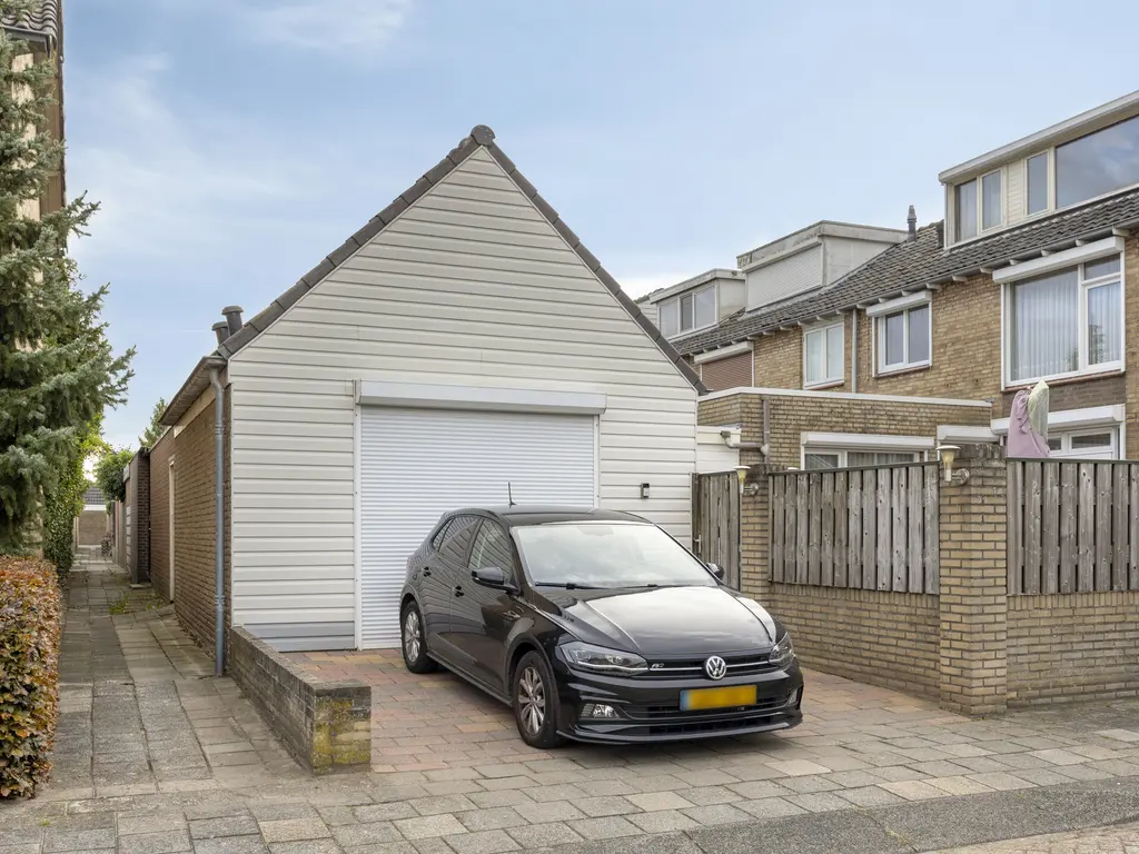 Groenewoudlaan 12, Waalwijk