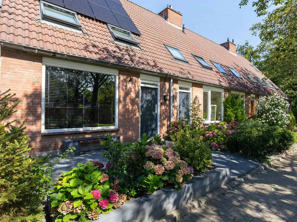 Weegbree 61, ZWAAG