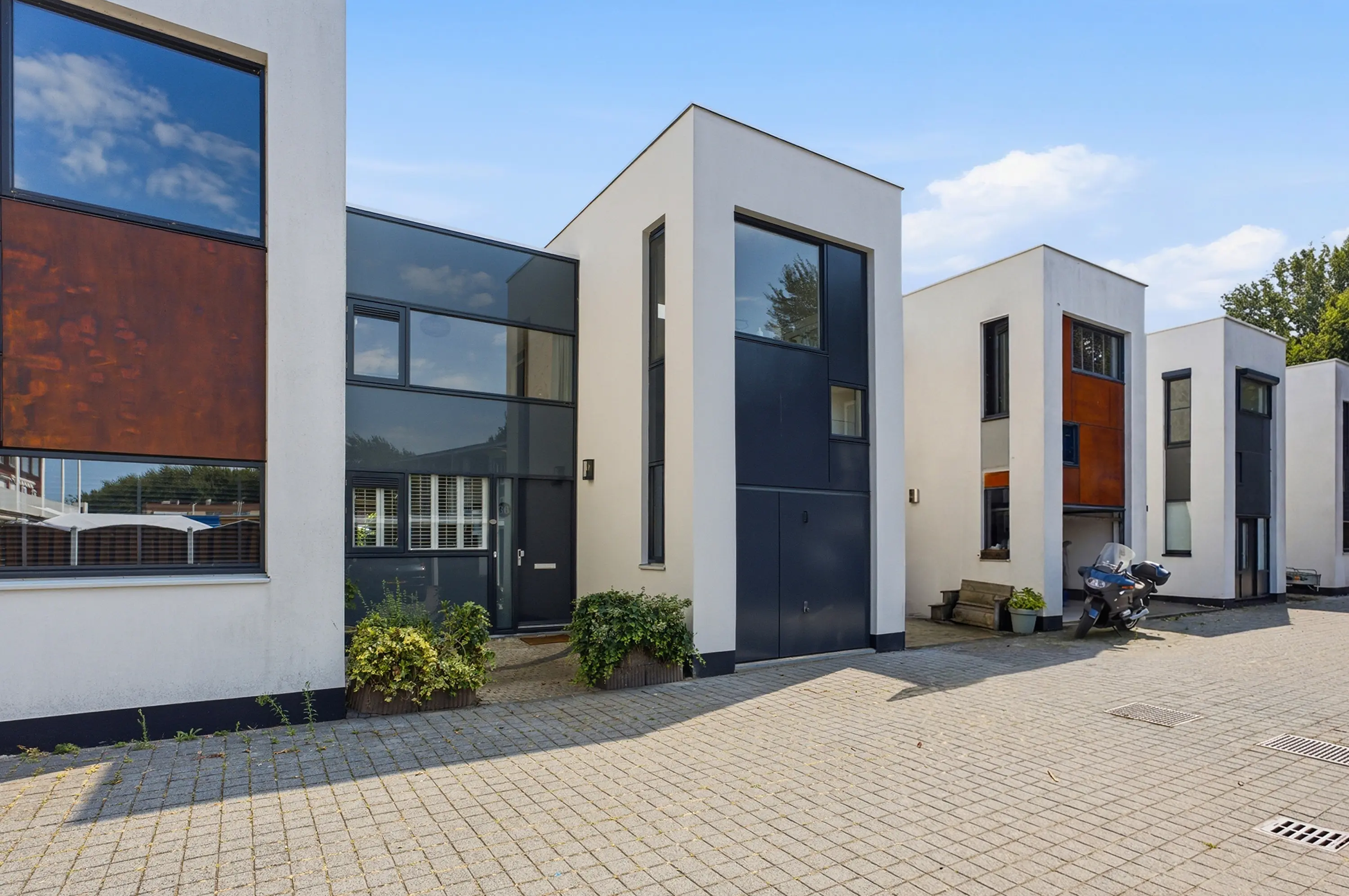 W. Plokkerstraat 36