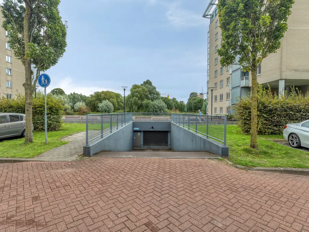 Joop den Uyllaan 111, Schiedam