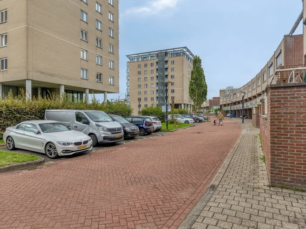 Joop den Uyllaan 111, Schiedam
