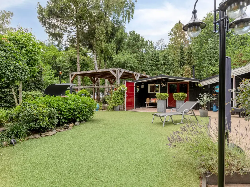 De Stille Wille 264, OOST WEST EN MIDDELBEERS